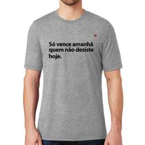 Camiseta Só vence amanhã quem não desiste hoje - Foca na Moda Camiseta Só vence amanhã quem não desiste hoje - Foca na Moda