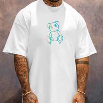 Camiseta Streetwear Masculina Gola Alta Urso Estampado Colorido Camisa Moda Unissex 100% Algodão Camiseta Streetwear Masculina Gola Alta Urso Estampado Colorido Camisa Moda Unissex 100% Algodão