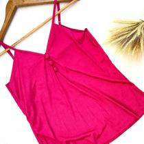 Camiseta suede com alças reguláveis Camiseta suede com alças reguláveis