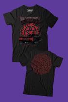 Camiseta Supernatural Saving People, Hunting Things