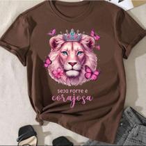 Camiseta T-shirt Básica 100% Algodão Leão Forte e Corajosa Camiseta T-shirt Básica 100% Algodão Leão Forte e Corajosa