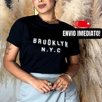 Camiseta t shirt blusa Preta Feminina com Estampa Brooklin NYC” Estilo Urbano e Conforto Serigrafia Premium Tamanho Camiseta t shirt blusa Preta Feminina com Estampa Brooklin NYC” Estilo Urbano e Conforto Serigrafia Premium Tamanho