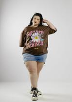 Camiseta t-shirt oversized world peace marrom - jayjam rock wear