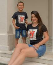 Camiseta Tal Mãe Tal Filho preta tênis