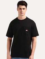 Camiseta Tommy Jeans Masculina Regular Flag Badge Pocket Preta