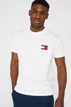 Camiseta Tommy Jeans Regular Reg Flag Graph Bckprnt Off White - Tamanho S/P - Cor Off white Camiseta Tommy Jeans Regular Reg Flag Graph Bckprnt Off White - Tamanho S/P - Cor Off white