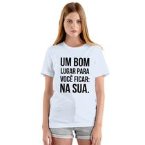 Camiseta Um Bom Lugar Para Você Ficar Na Sua Camisa Personalizada Blusa Adulto Algodão com Poliéster