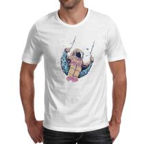 Camiseta Unissex Astronauta no balanco lunar
