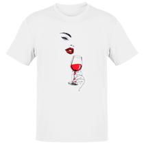 Camiseta Unissex Diva com uma taca de vinho Camiseta Unissex Diva com uma taca de vinho