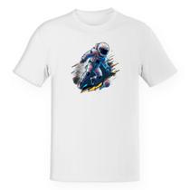Camiseta Unissex Divertida Astronauta jogando futebol