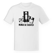 Camiseta Unissex Nunca se esqueça K7 VHS e Disquete Camiseta Unissex Nunca se esqueça K7 VHS e Disquete