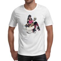 Camiseta Unissex Patinadora com cranio