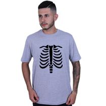Camiseta Unissex Tradicional Halloween Dia das Bruxas Esqueleto Caveira Camiseta Unissex Tradicional Halloween Dia das Bruxas Esqueleto Caveira