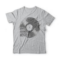Camiseta Vinyl Sounds Better Studio Geek
