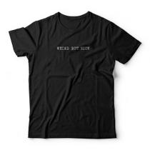 Camiseta Weird But Nice Studio Geek Camiseta Weird But Nice Studio Geek