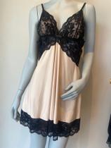 Camisola com renda com calcinha na cor rose com detalhes em preto tm G Camisola com renda com calcinha na cor rose com detalhes em preto tm G