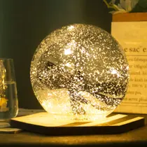Candeeiro de mesa de esfera de vidro de mercúrio iluminado, esfera de vidro prateada sem fio, bola de decoração de Natal, globo de luz LED, luz noturna moderna de vidro esférica operada por bateria para decoração de interiores de quartos domésticos, pequena