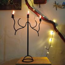 Candelabro Gótico Artesanal em Ferro 3 Velas Estilo Wandinha Decoração Sombria e Elegante