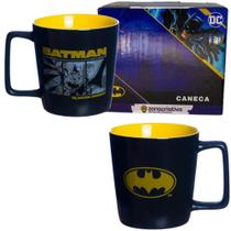 Caneca Batman Dark Knight Cerâmica Vermelha 400ML Oficial DC Comics - Zona Criativa Caneca Batman Dark Knight Cerâmica Vermelha 400ML Oficial DC Comics - Zona Criativa