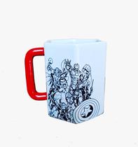 Caneca Branca Sextavada Vingadores - Branca e Vermelha Caneca Branca Sextavada Vingadores - Branca e Vermelha