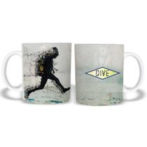 Caneca Cerâmica 325ML Mergulhador Caminhando sob o mar