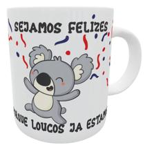 Caneca coala sejamos felizes porque loucos já estamos