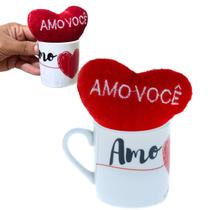 Caneca com Coração de Pelúcia Amo você p/ presente enfeite