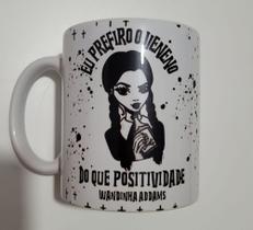 Caneca com tema Wandinha Addams Caneca com tema Wandinha Addams
