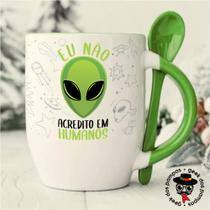 Caneca de Cerâmica com Colher ET Verde Não Acredito em Humanos