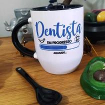 Caneca de Cerâmica Mina Profissões Dentista