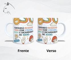 Caneca de Cerâmica - Tentando resolver tudo com vinagre, limão e bicarbonato Caneca de Cerâmica - Tentando resolver tudo com vinagre, limão e bicarbonato