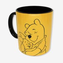 Caneca de cerâmica ursinho pooh amarela 350ml com alça para café chá leite na caixa personagem urso pu dia das crianças Caneca de cerâmica ursinho pooh amarela 350ml com alça para café chá leite na caixa personagem urso pu dia das crianças