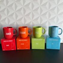 Caneca de porcelana com palavras amor coragem fé alegria paz amarela rosa azul verde vermelha Caneca de porcelana com palavras amor coragem fé alegria paz amarela rosa azul verde vermelha