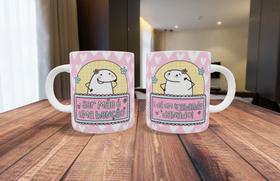 Caneca de Porcelana Ser mãe é uma benção e dá um trabalhão danado! - MEME Flork