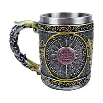 Caneca de Resina Medieval com Sol e Detalhes em Relevo