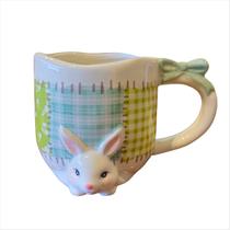 Caneca Decorada Coelho Verde Xadrez com Laço Mesa Posta Páscoa