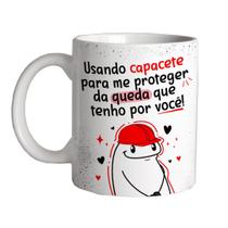 Caneca dia dos namorados flork usando capacete para proteger