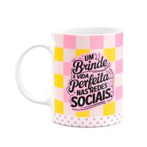Caneca Divertida - Um brinde a vida perfeita - M2 Caneca Divertida - Um brinde a vida perfeita - M2