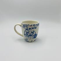 Caneca em Cerâmica Collection Clássica Azul e Branco Páscoa Coelho 350ml