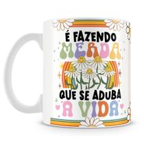 Caneca Fazendo Merda que Se Aduba a Vida - Cerâmica 325ml Caneca Fazendo Merda que Se Aduba a Vida - Cerâmica 325ml