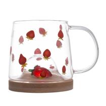 Caneca Lyor Morango de Vidro com Pires de Bambu 330ml