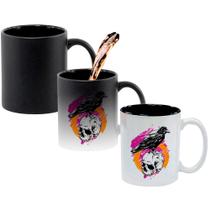 Caneca Mágica Fosca Interna Preta Muda de Cor 325ml Corvo Em Cima Caveira Roxa Caneca Mágica Fosca Interna Preta Muda de Cor 325ml Corvo Em Cima Caveira Roxa