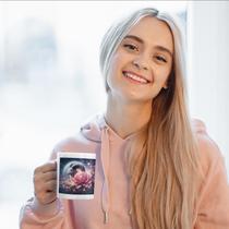 Caneca Mulher de Áries A Força do Fogo em Suas Mãos Caneca Mulher de Áries A Força do Fogo em Suas Mãos