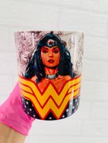 Caneca Mulher Maravilha alça cromada