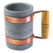 Caneca Pedra Sabão com Alça de Cobre e Madeira 600 ml Caneca Pedra Sabão com Alça de Cobre e Madeira 600 ml