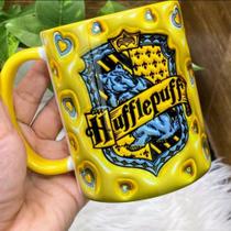 Caneca Personalizada Harry Potter Casas de Hogwarts com icônico brasão da Lufa Lufa