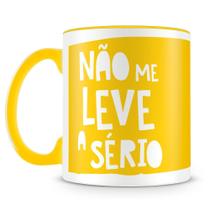 Caneca Personalizada Não me Leve a Sério - Porcelana Amarela Caneca Personalizada Não me Leve a Sério - Porcelana Amarela