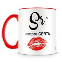 Caneca Personalizada Sra. Quase Sempre Certa em Porcelana Brilhante com Alça Vermelha