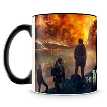 Caneca Personalizada The 100 - Porcelana Brilhante com Alça Preta