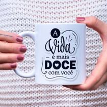 Caneca Porcelana A Vida é Mais Doce com Você Est. MQF23. 2 - Dia dos Namorados Zlprint Caneca Porcelana A Vida é Mais Doce com Você Est. MQF23. 2 - Dia dos Namorados Zlprint